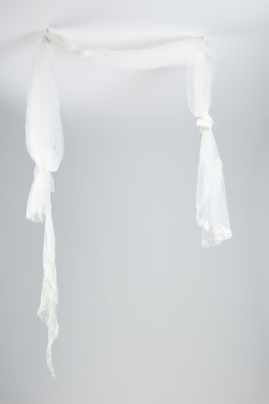 Knotted bridal veils forming an improvised escape rope